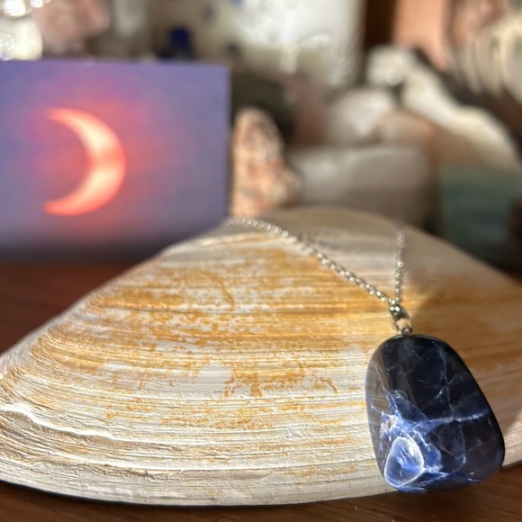 Sodalite Pendant Necklace - Picture 1 of 3